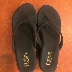 Flo’s Jos Olivia Brown Platform flip flops